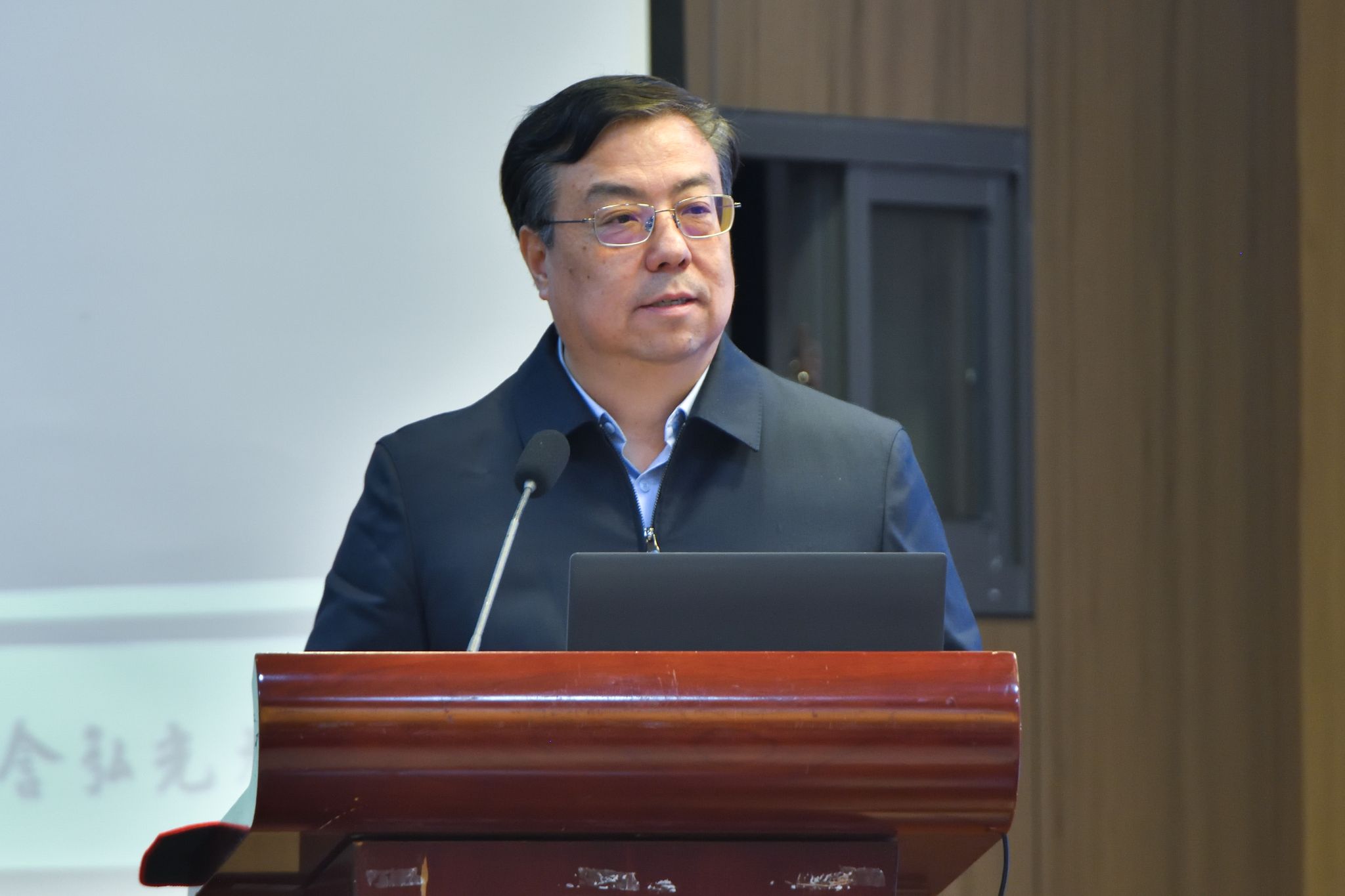 文件名称:王校长特写.jpg原图大小:4.80MB