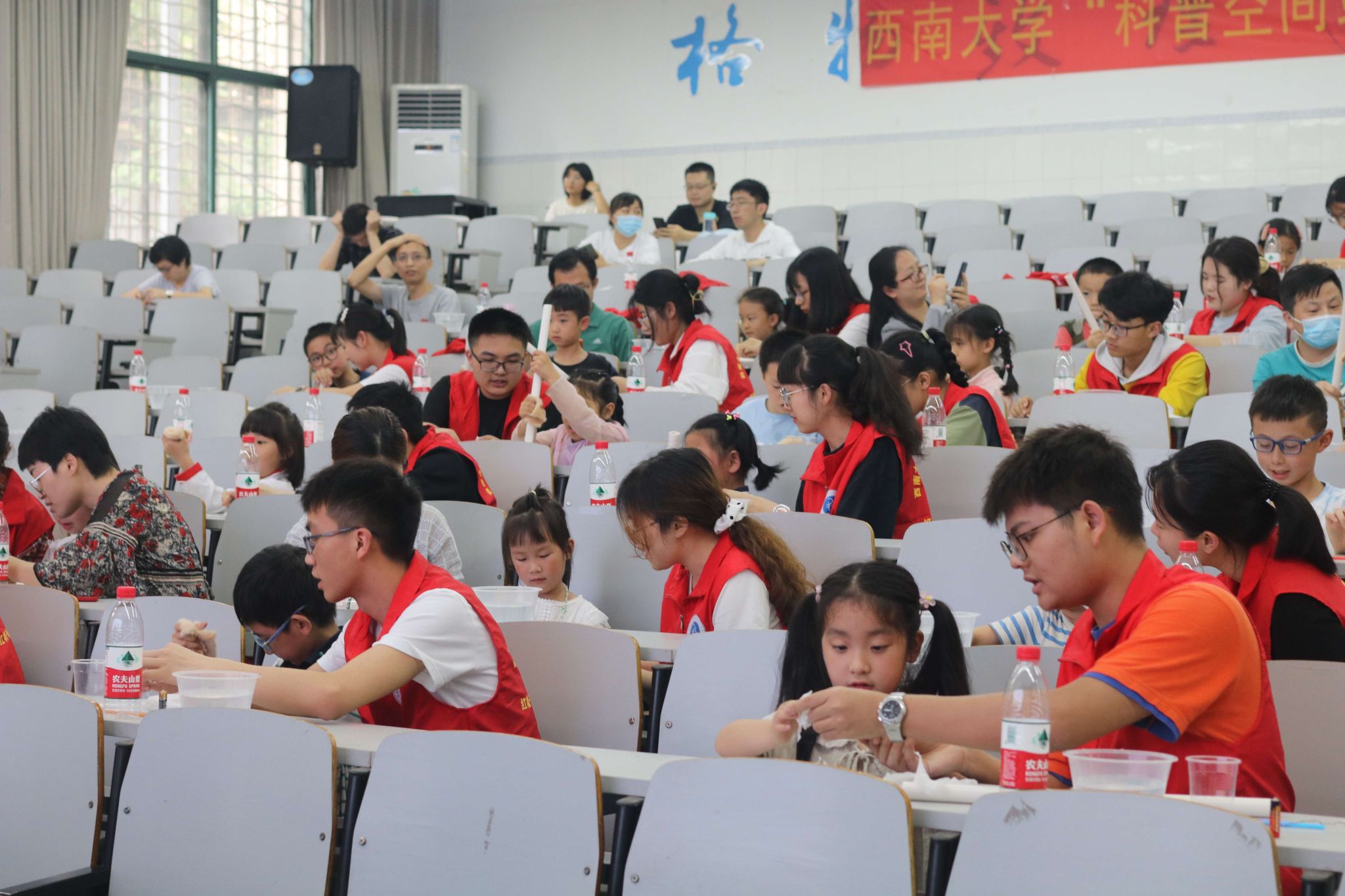 7.学院特色科技活动-物理学院(1).jpg
